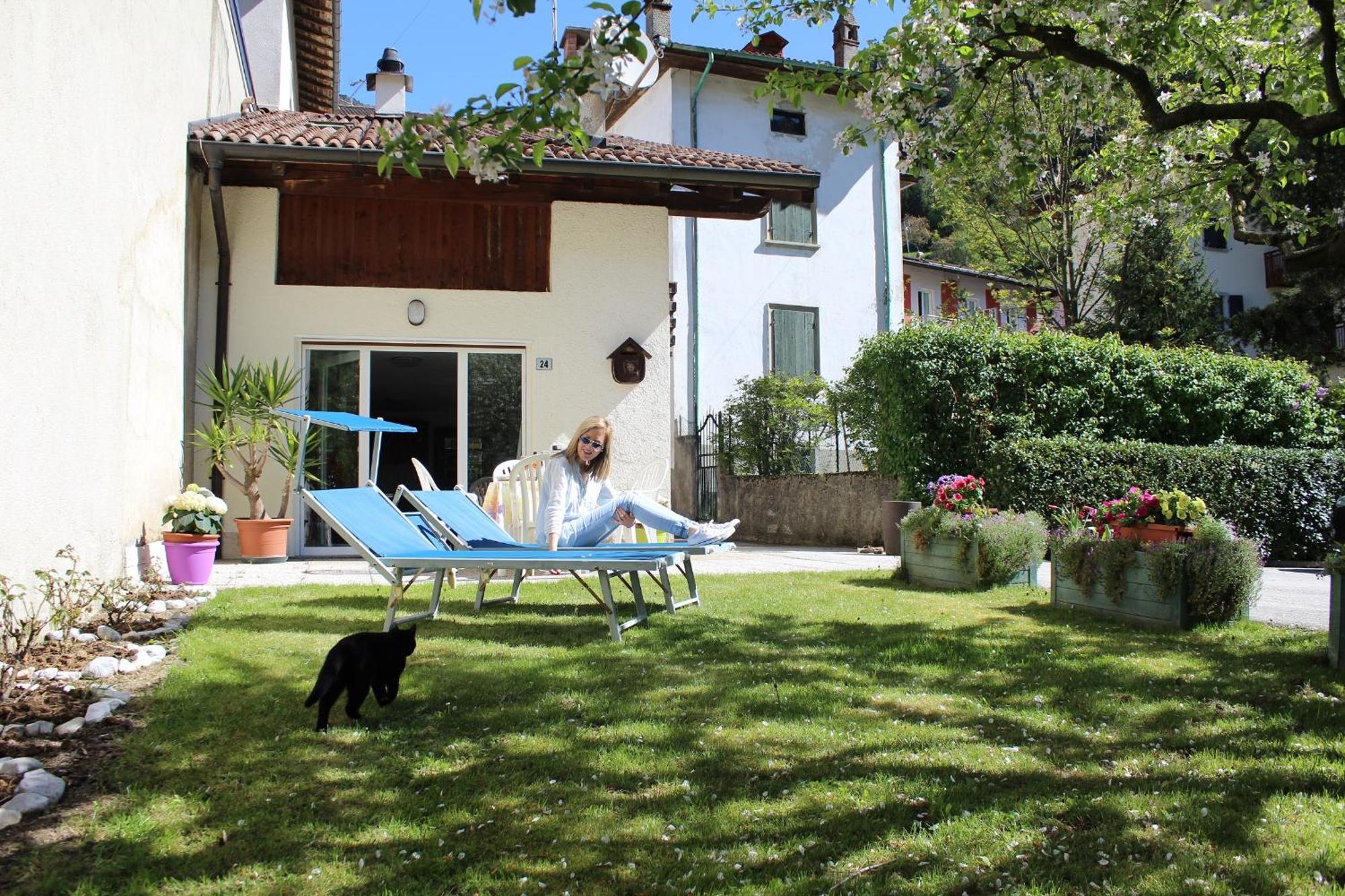 Tiarno di Sotto Residence Zecchini الغرفة الصورة